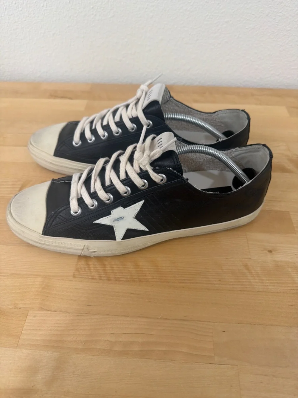 Golden Goose men’s Vstar2 shoes. Size EU45 - Picture 3 of 5